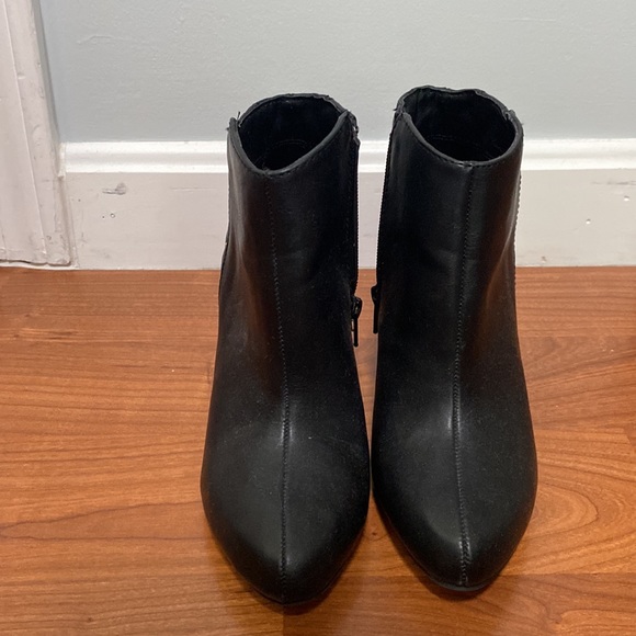 Express heeled booties - Picture 2 of 3